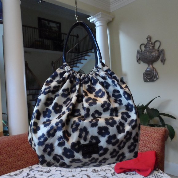 Red Valentino Leopard Print Beige/Black Tote Bag w/Leather Trim - Picture 2 of 16
